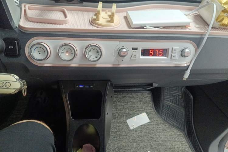 Used Wuling Hongguang MINIEV 2022 Macaron Premium Model – Lithium Iron Phosphate Audio And AC Panel
