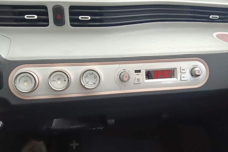 Used Wuling Hongguang MINIEV 2022 Macaron Premium Model – Lithium Ternary Battery Audio And AC Panel