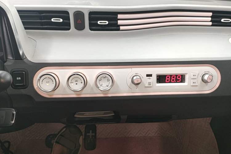 Used Wuling Hongguang MINIEV 2022 Macaron Fashion Model Lithium Iron Phosphate Audio And AC Panel