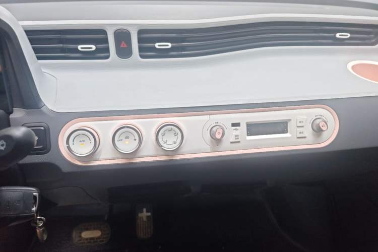 Used Wuling Hongguang MINIEV 2022 Macaron Premium Model – Lithium Iron Phosphate Audio And AC Panel