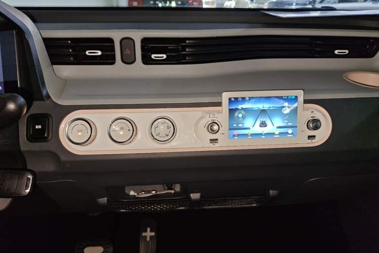 Used Wuling Hongguang MINIEV 2022 Macaron Premium Model – Lithium Iron Phosphate Audio And AC Panel