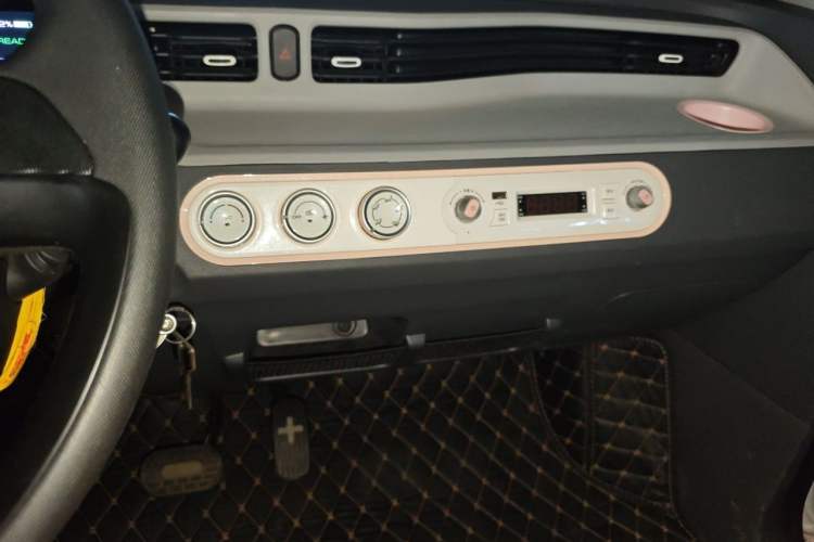 Used Wuling Hongguang MINIEV 2022 Macaron Premium Model – Lithium Ternary Battery Audio And AC Panel