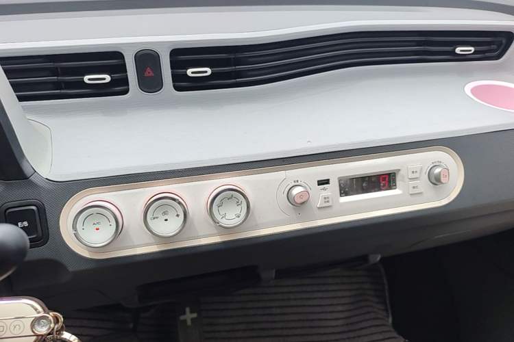 Used Wuling Hongguang MINIEV 2022 Macaron Fashion Model Lithium Iron Phosphate Audio And AC Panel