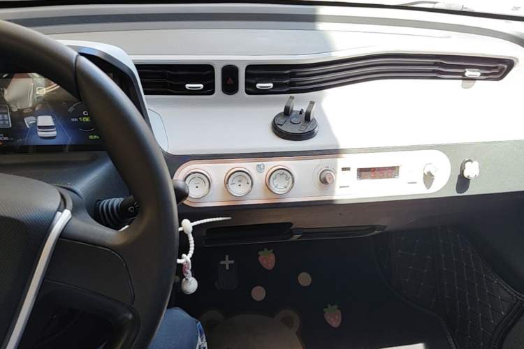 Used Wuling Hongguang MINIEV 2022 Macaron Premium Model – Lithium Ternary Battery Audio And AC Panel
