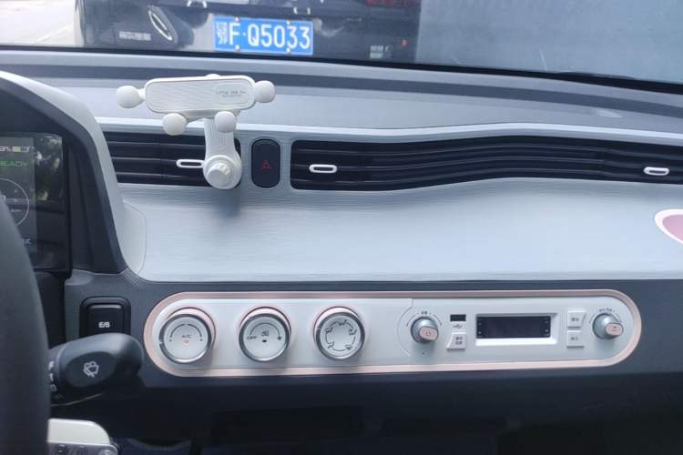 Used Wuling Hongguang MINIEV 2022 Macaron Premium Model – Lithium Iron Phosphate Audio And AC Panel