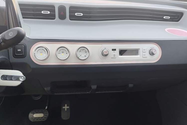 Used Wuling Hongguang MINIEV 2022 Macaron Premium Model – Lithium Iron Phosphate Audio And AC Panel