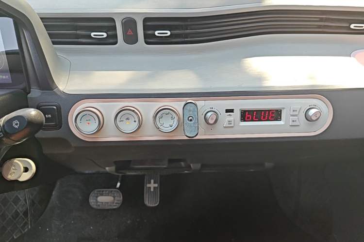 Used Wuling Hongguang MINIEV 2022 Enjoy Edition Lithium Iron Phosphate Audio And AC Panel