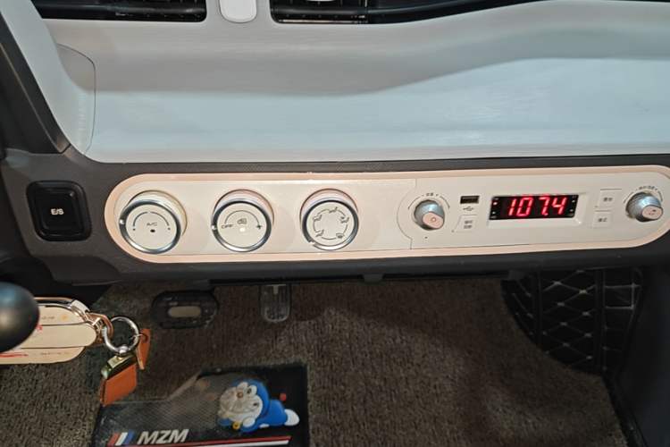 Used Wuling Hongguang MINIEV 2022 Macaron Premium Model – Lithium Iron Phosphate Audio And AC Panel