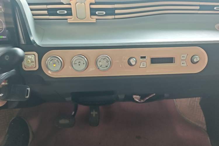 Used Wuling Hongguang MINIEV 2022 Macaron Fashion Model Lithium Iron Phosphate Audio And AC Panel