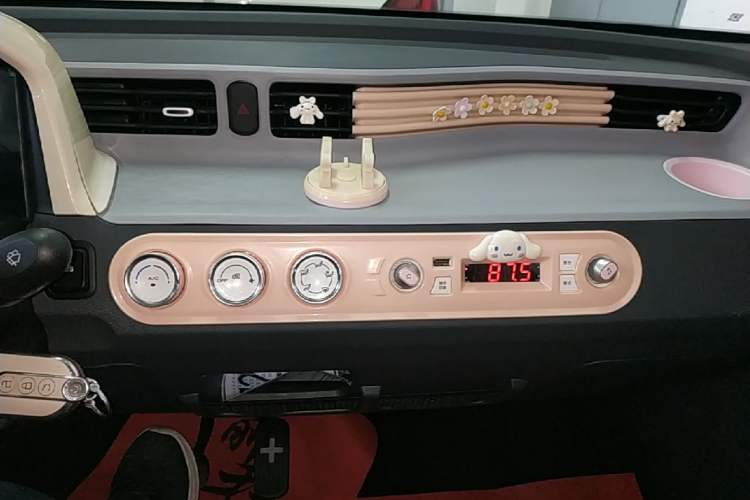 Used Wuling Hongguang MINIEV 2022 Macaron Premium Model – Lithium Iron Phosphate Audio And AC Panel