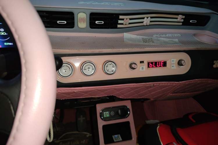 Used Wuling Hongguang MINIEV 2022 Macaron Premium Model – Lithium Iron Phosphate Audio And AC Panel