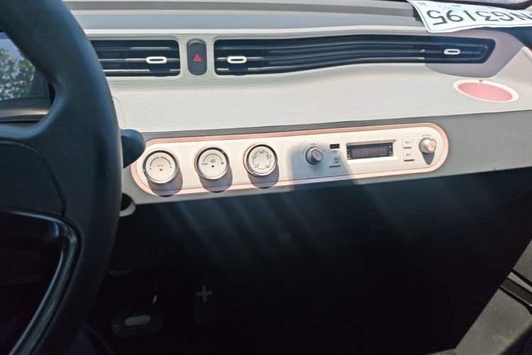Used Wuling Hongguang MINIEV 2022 Macaron Premium Model – Lithium Iron Phosphate Audio And AC Panel