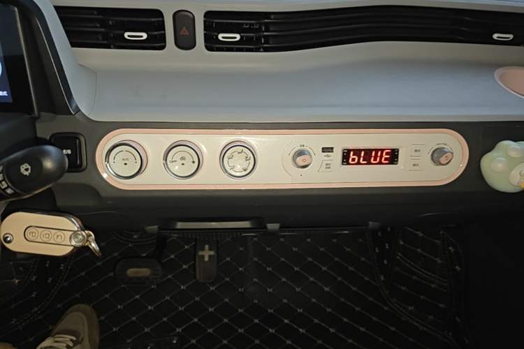 Used Wuling Hongguang MINIEV 2022 Macaron Premium Model – Lithium Iron Phosphate Audio And AC Panel