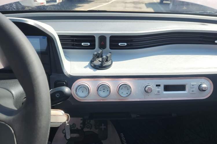 Used Wuling Hongguang MINIEV 2022 Macaron Premium Model – Lithium Ternary Battery Audio And AC Panel