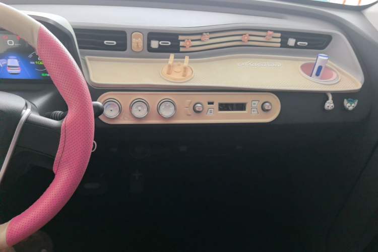 Used Wuling Hongguang MINIEV 2022 Macaron Premium Model – Lithium Iron Phosphate Audio And AC Panel