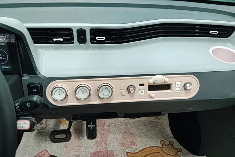 Used Wuling Hongguang MINIEV 2022 Macaron Premium Model – Lithium Iron Phosphate Audio And AC Panel