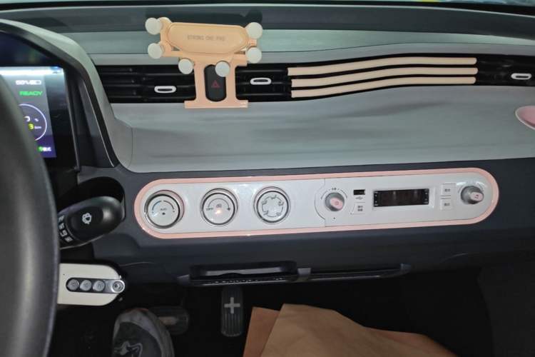 Used Wuling Hongguang MINIEV 2022 Macaron Premium Model – Lithium Ternary Battery Audio And AC Panel