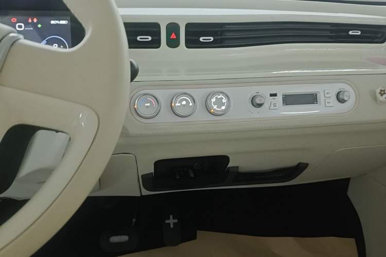 Used Wuling Hongguang MINIEV 2022 Macaron Premium Model – Lithium Iron Phosphate Audio And AC Panel