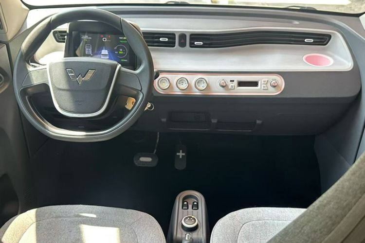 Used Wuling Hongguang MINIEV 2022 Macaron Premium Model – Lithium Iron Phosphate Audio And AC Panel
