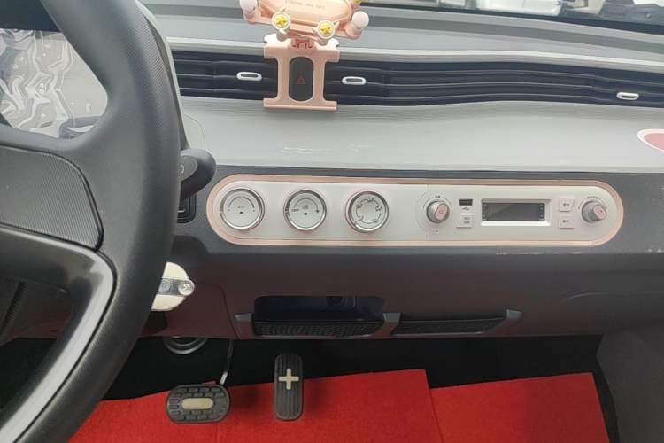 Used Wuling Hongguang MINIEV 2022 Macaron Premium Model – Lithium Iron Phosphate Audio And AC Panel