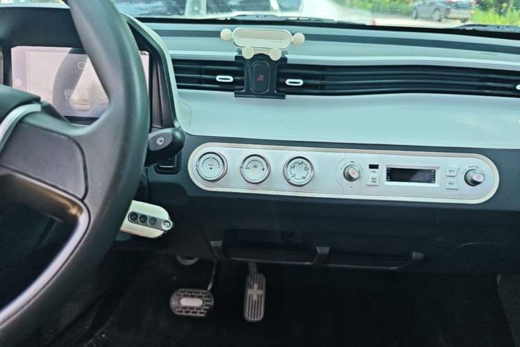 Used Wuling Hongguang MINIEV 2022 Macaron Fashion Model Lithium Iron Phosphate Audio And AC Panel