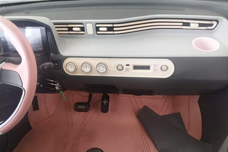 Used Wuling Hongguang MINIEV 2022 Macaron Premium Model – Lithium Iron Phosphate Audio And AC Panel