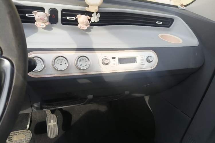 Used Wuling Hongguang MINIEV 2022 Macaron Premium Model – Lithium Iron Phosphate Audio And AC Panel