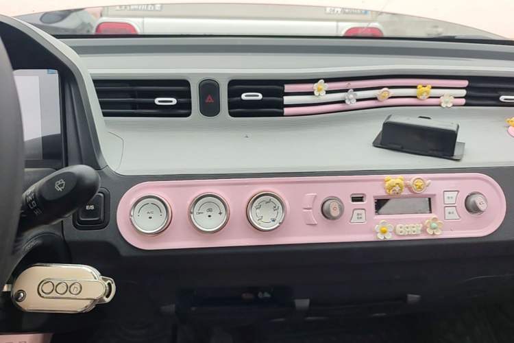 Used Wuling Hongguang MINIEV 2022 Macaron Premium Model – Lithium Iron Phosphate Audio And AC Panel