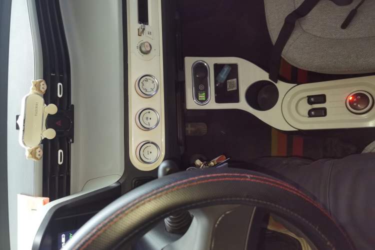 Used Wuling Hongguang MINIEV 2022 Macaron Fashion Model Lithium Iron Phosphate Audio And AC Panel