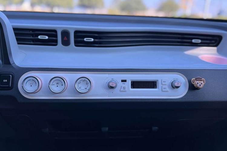 Used Wuling Hongguang MINIEV 2022 Macaron-Color Edition Lithium Iron Phosphate Audio And AC Panel