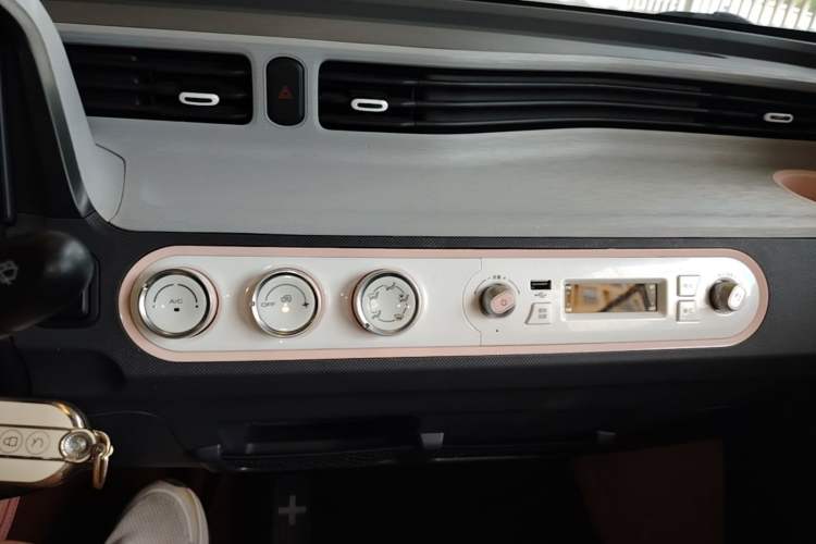 Used Wuling Hongguang MINIEV 2022 Macaron Premium Model – Lithium Ternary Battery Audio And AC Panel