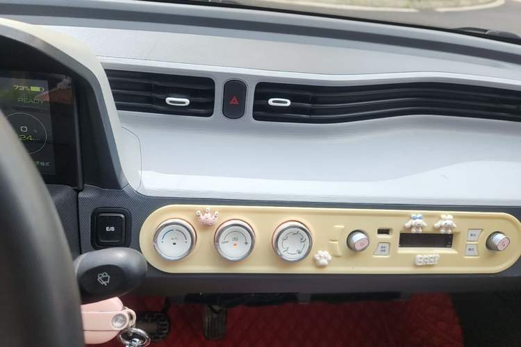 Used Wuling Hongguang MINIEV 2022 Macaron Premium Model – Lithium Iron Phosphate Audio And AC Panel