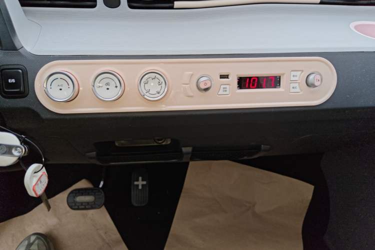 Used Wuling Hongguang MINIEV 2022 Macaron Premium Model – Lithium Ternary Battery Audio And AC Panel