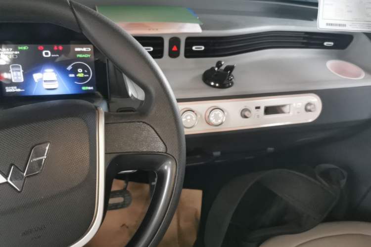 Used Wuling Hongguang MINIEV 2022 Macaron Premium Model – Lithium Iron Phosphate Audio And AC Panel
