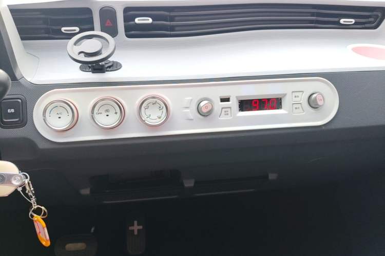 Used Wuling Hongguang MINIEV 2022 Macaron Premium Model – Lithium Iron Phosphate Audio And AC Panel