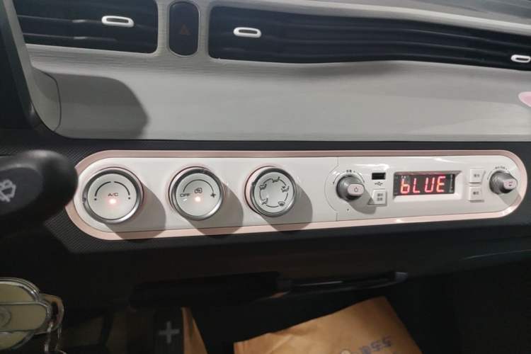 Used Wuling Hongguang MINIEV 2022 Macaron Premium Model – Lithium Ternary Battery Audio And AC Panel