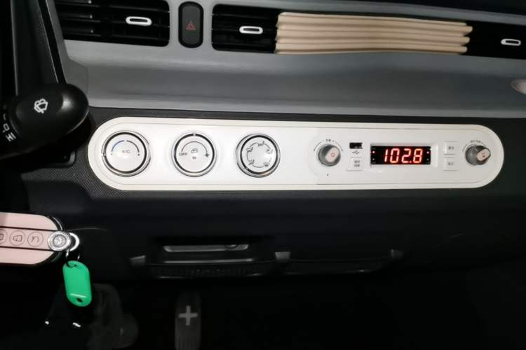 Used Wuling Hongguang MINIEV 2022 Macaron Premium Model – Lithium Iron Phosphate Audio And AC Panel