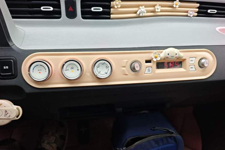 Used Wuling Hongguang MINIEV 2022 Macaron Premium Model – Lithium Iron Phosphate Audio And AC Panel