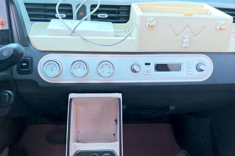 Used Wuling Hongguang MINIEV 2022 Macaron Premium Model – Lithium Iron Phosphate Audio And AC Panel
