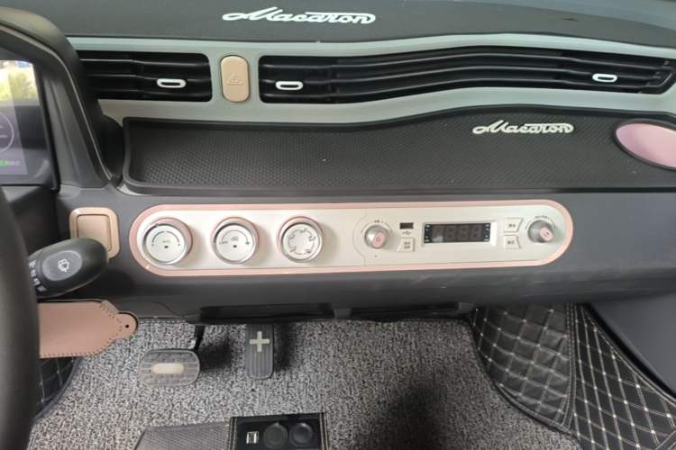Used Wuling Hongguang MINIEV 2022 Macaron Premium Model – Lithium Ternary Battery Audio And AC Panel