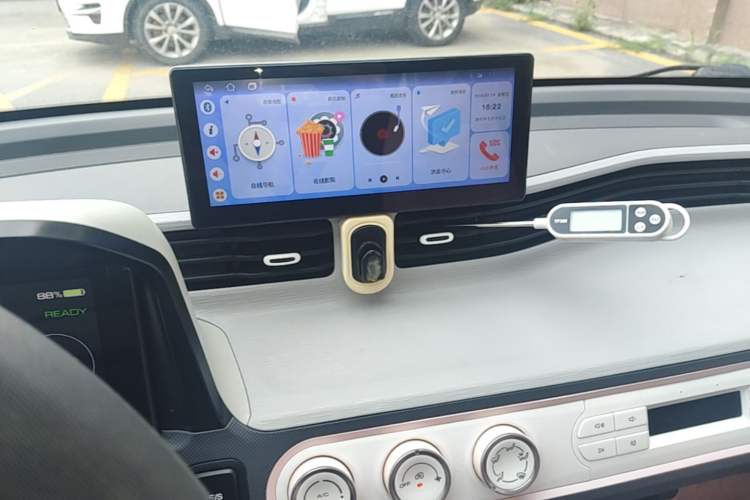 Used Wuling Hongguang MINIEV 2022 Macaron Premium Model – Lithium Iron Phosphate Audio And AC Panel