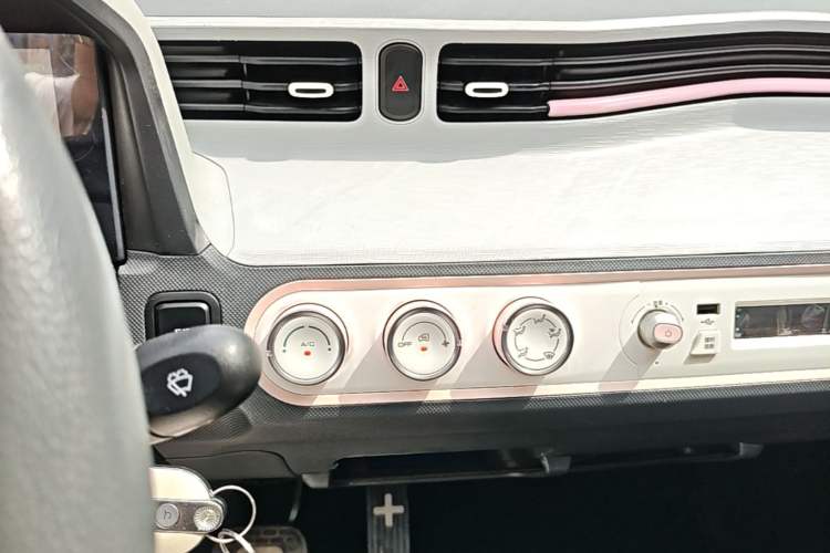 Used Wuling Hongguang MINIEV 2022 Macaron Premium Model – Lithium Iron Phosphate Audio And AC Panel