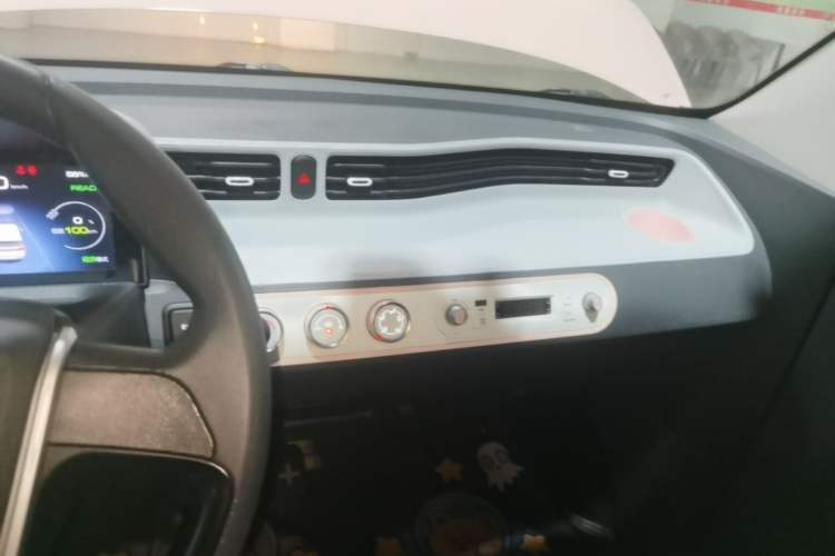 Used Wuling Hongguang MINIEV 2022 Macaron Premium Model – Lithium Iron Phosphate Audio And AC Panel