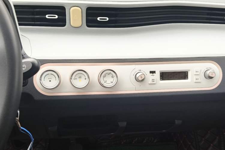 Used Wuling Hongguang MINIEV 2022 Macaron Fashion Model Lithium Iron Phosphate Audio And AC Panel