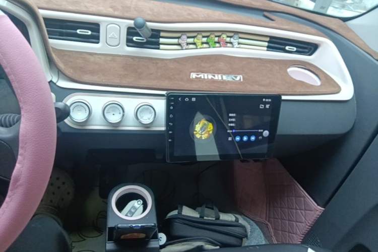 Used Wuling Hongguang MINIEV 2022 Macaron Premium Model – Lithium Iron Phosphate Audio And AC Panel