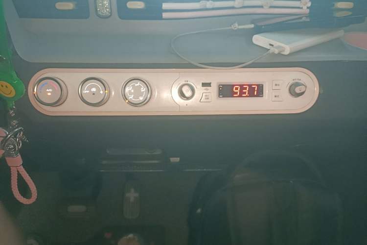 Used Wuling Hongguang MINIEV 2022 Macaron Premium Model – Lithium Iron Phosphate Audio And AC Panel