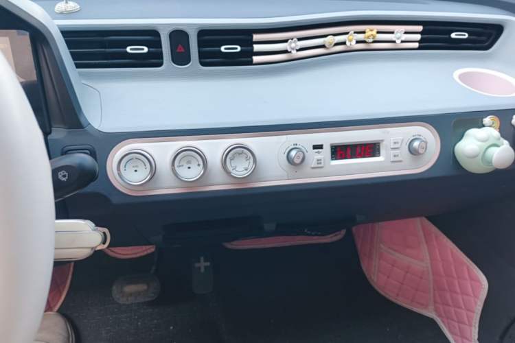 Used Wuling Hongguang MINIEV 2022 Macaron Premium Model – Lithium Iron Phosphate Audio And AC Panel