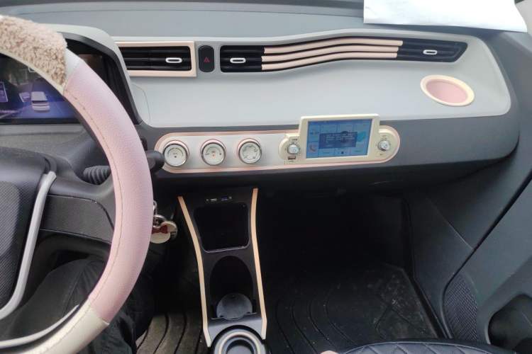Used Wuling Hongguang MINIEV 2022 Macaron Premium Model – Lithium Iron Phosphate Audio And AC Panel