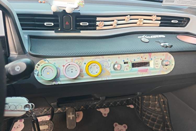 Used Wuling Hongguang MINIEV 2022 Macaron Premium Model – Lithium Iron Phosphate Audio And AC Panel
