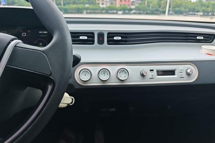 Used Wuling Hongguang MINIEV 2022 Macaron-Color Edition Lithium Iron Phosphate Audio And AC Panel